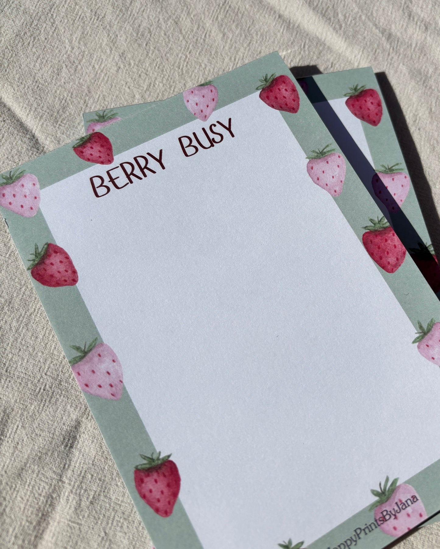 Notizblock "Berry Busy" - Illustrierter Block DIN A6 mit Erdbeeren