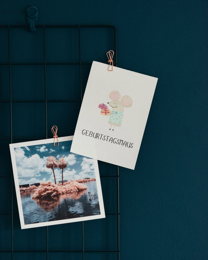Geburtstagskarte mit Maus - liebevoll illustrierte Postkarte „Geburtstagsmaus"